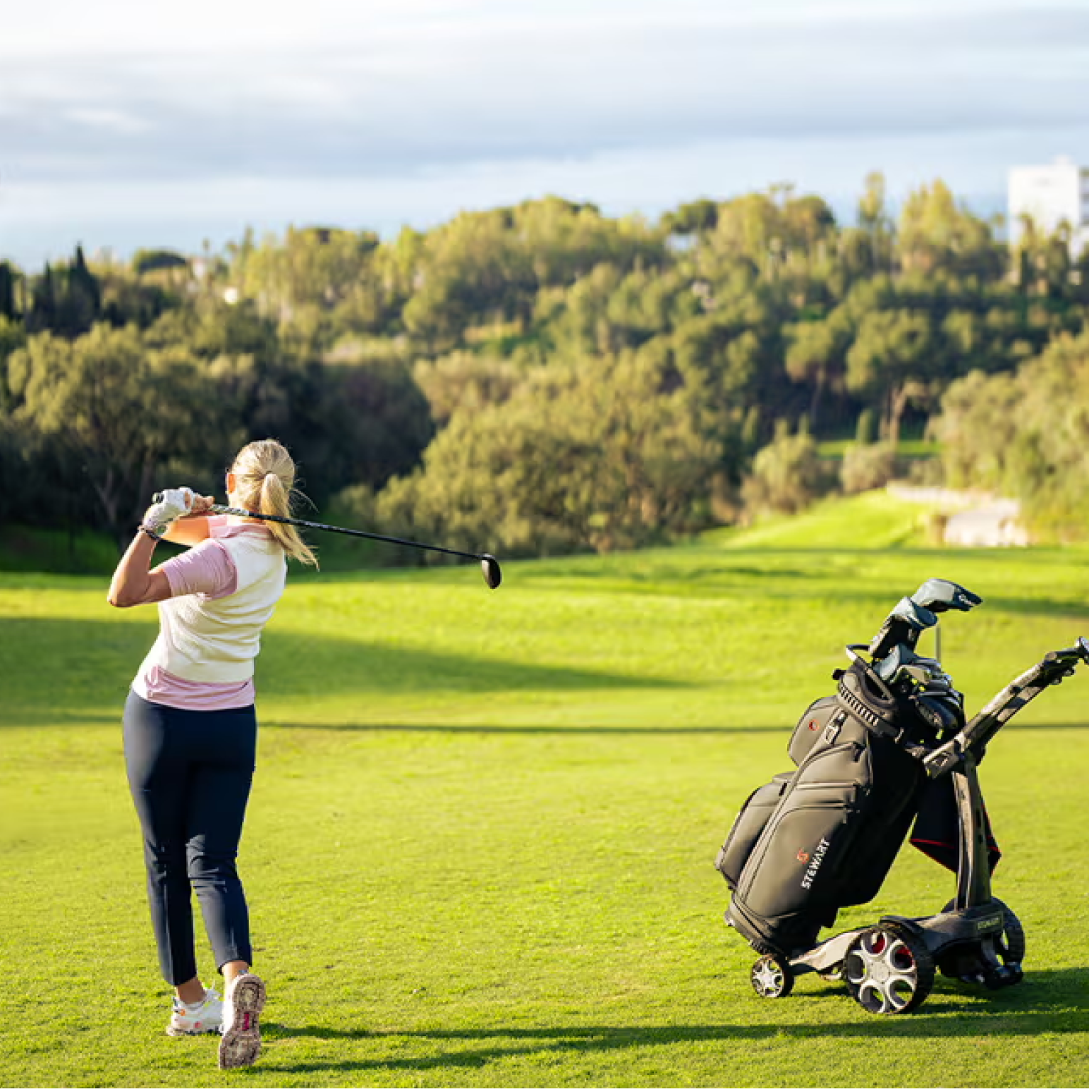 Crescendo AI Customer Support Helps Stewart Golf Automate 75 Percent of Customer Enquiries
